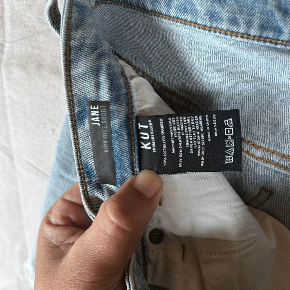 KUT from the Kloth Jane High Rise Distressed Denim Shorts Light Wash‎ Size 8